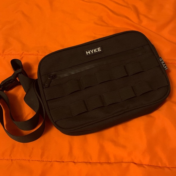 Hyke - Limited Editon - Sling Bag - Picture 4 of 14